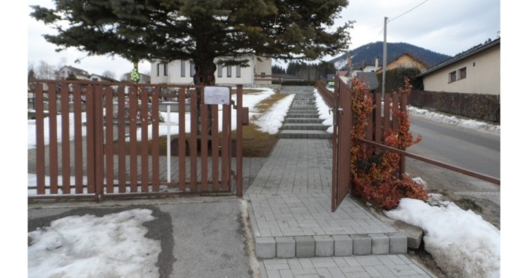 Rekonštrukcia chodníka a schodov na cintoríne v obci Kunerad